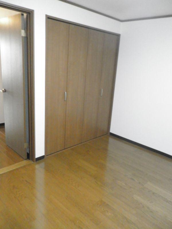 Non-living room. Third floor: Western-style 8 pledge