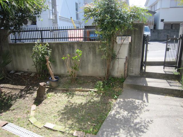 Garden. Local (March 2013) Shooting