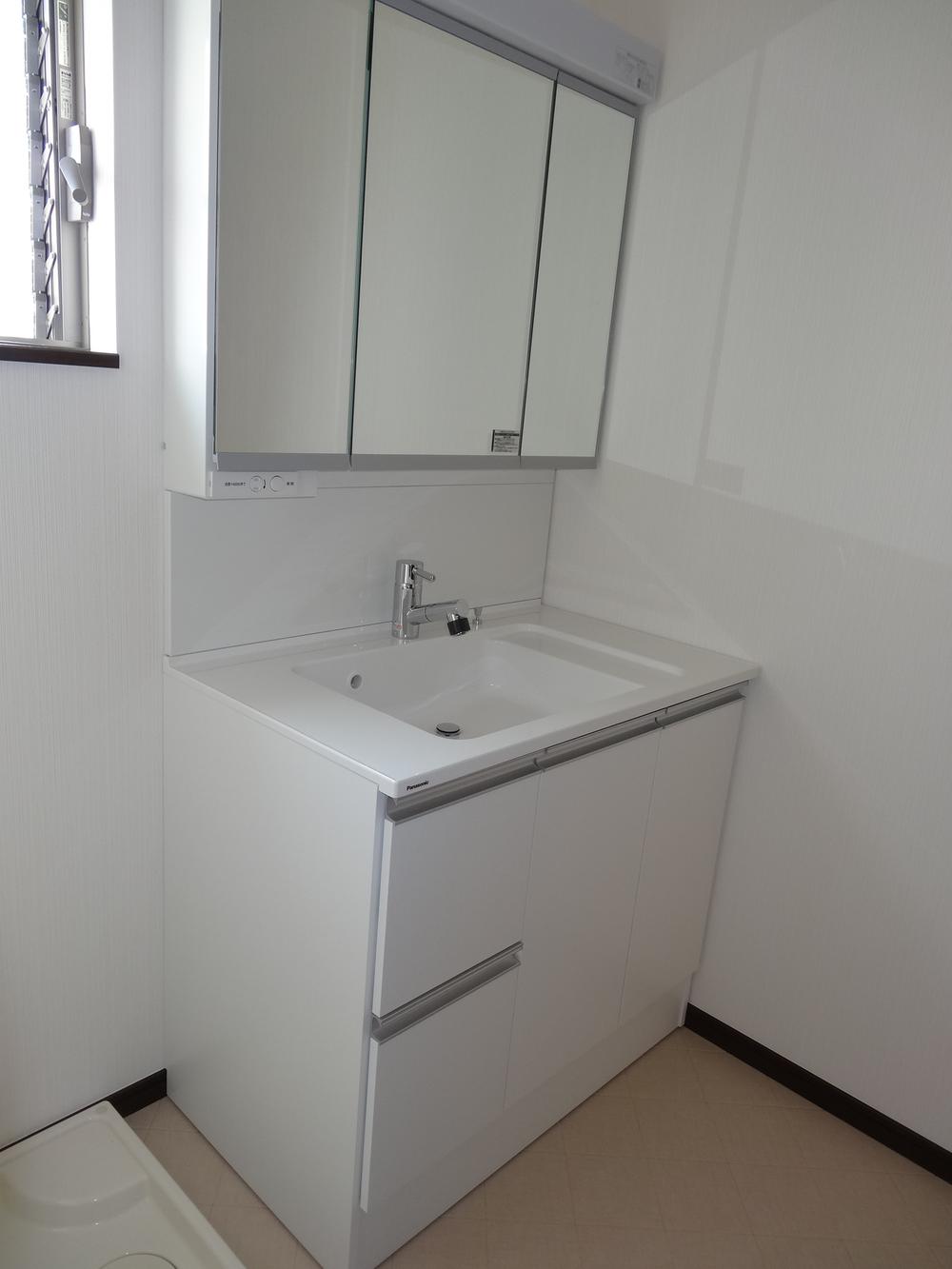 Wash basin, toilet. 1st floor ・ There are two floor two locations