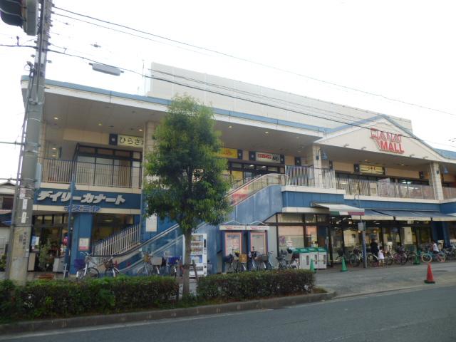 Supermarket. 420m until the Daily qanat Izumiya Kuwazu shop
