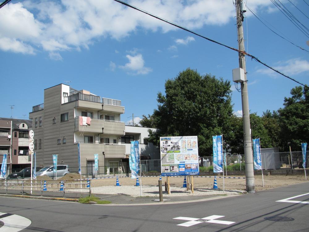 Local land photo. Good location front road of the park next to the south ・ West also is a spacious 8m