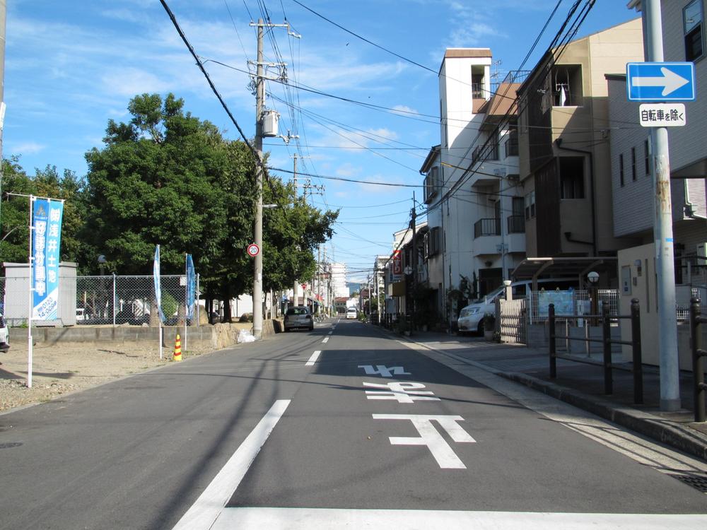 Local photos, including front road. It is less safe place car street both through