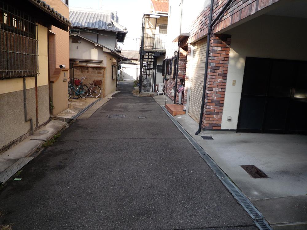 Local photos, including front road. Local (12 May 2013) Shooting