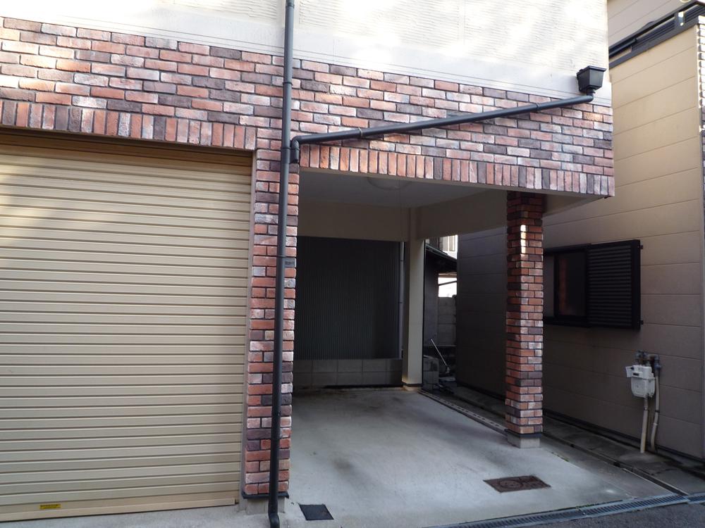 Local appearance photo. garage