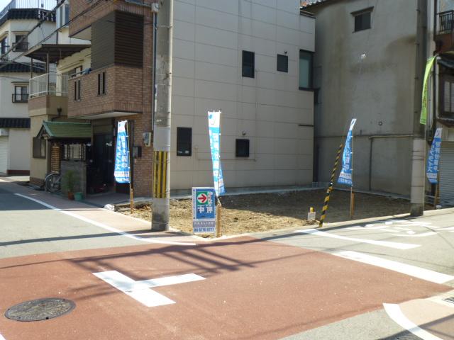 Local photos, including front road. Local (09 May 2013) Shooting