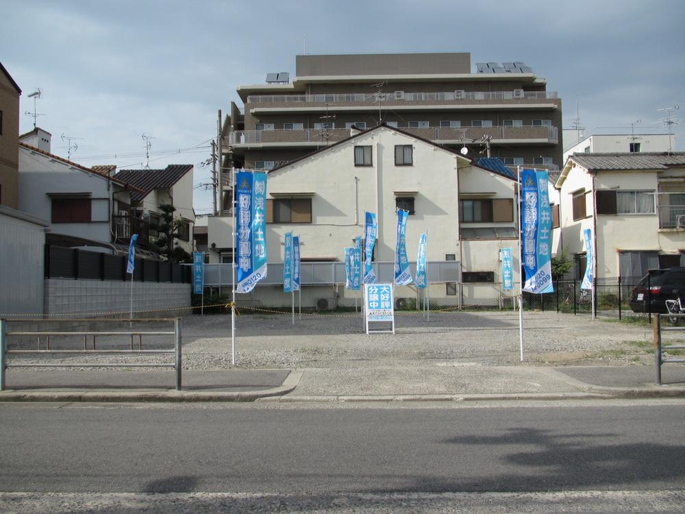 Local land photo. All four sections of the design freedom. Because we do not have a peripheral buildings tall building on the south-facing, Day is good. The entire surface of the road is also a spacious 8m.