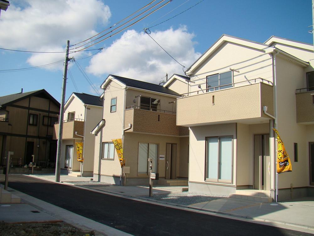 Same specifications photos (appearance). Same specifications photos (streets) all 4 House! Station near Property!