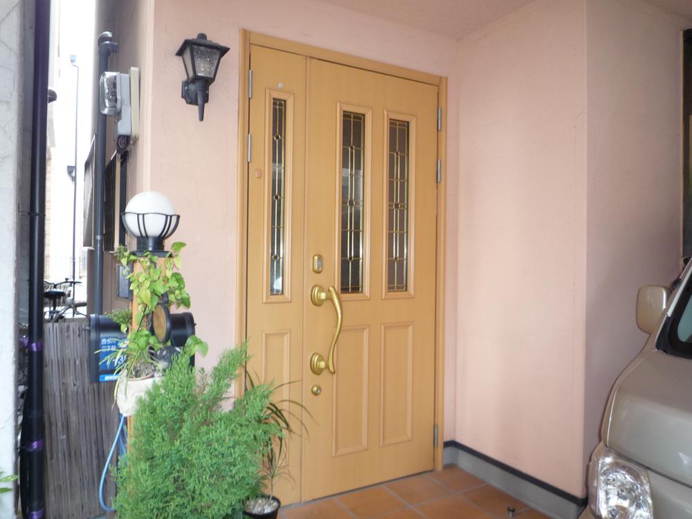 Entrance. Local (September 2013) Shooting