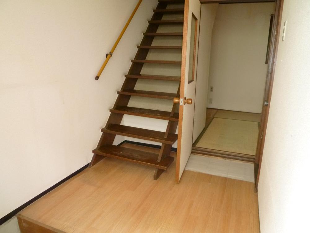 Entrance. Local (September 2013) Shooting