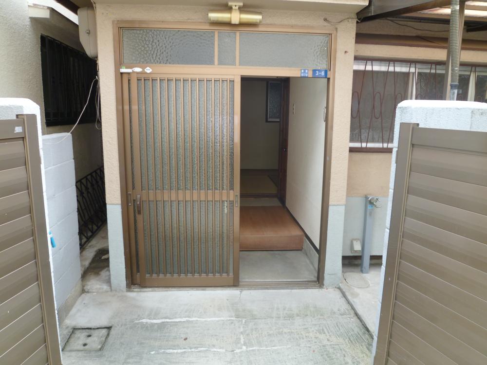 Entrance. Local (September 2013) Shooting