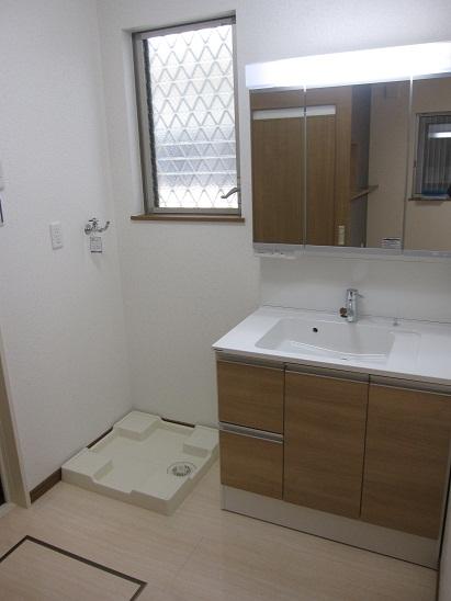 Wash basin, toilet. bathroom