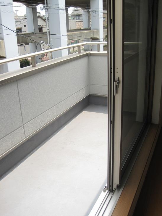 Balcony. Effortlessly wash at wide balcony!