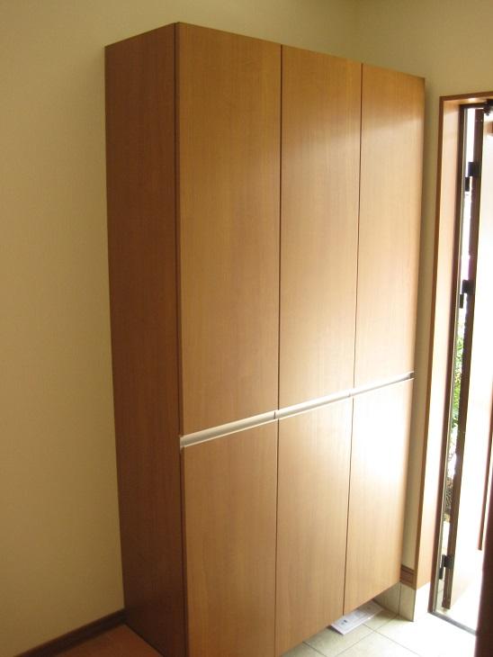 Entrance. Entrance storage indispensable in order to clean produce a hall.  Interior of the high, You can plenty of storage!