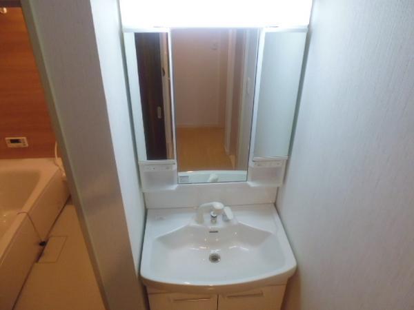 Wash basin, toilet. Do not try to achieve a comfortable life in a calm residential area