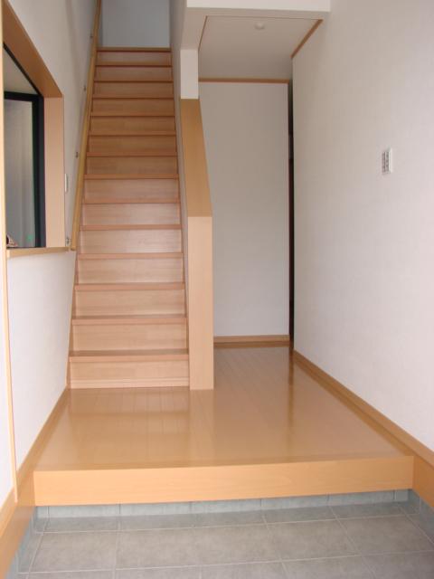 Entrance. Same specifications photos (entrance)