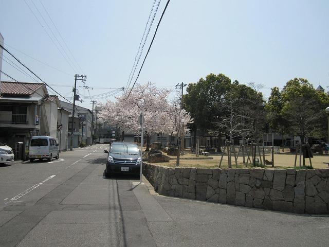 Other. In the neighborhood there is also a park.