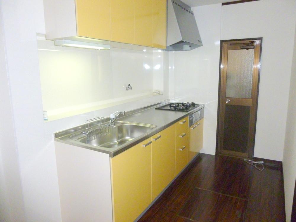 Kitchen. Indoor (11 May 2013) Shooting