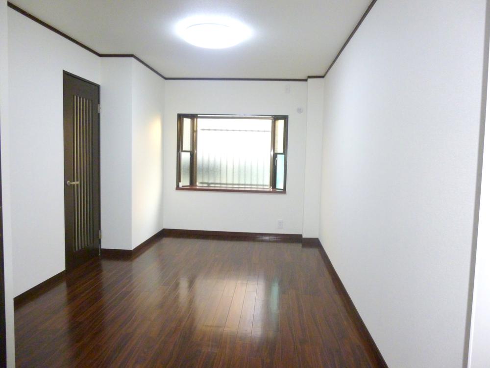 Living. Indoor (11 May 2013) Shooting There are bay windows