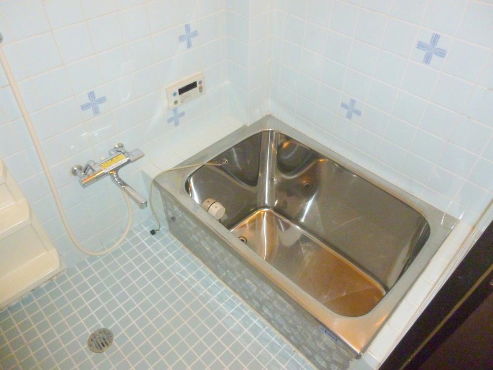 Bathroom. Indoor (20 November) shooting