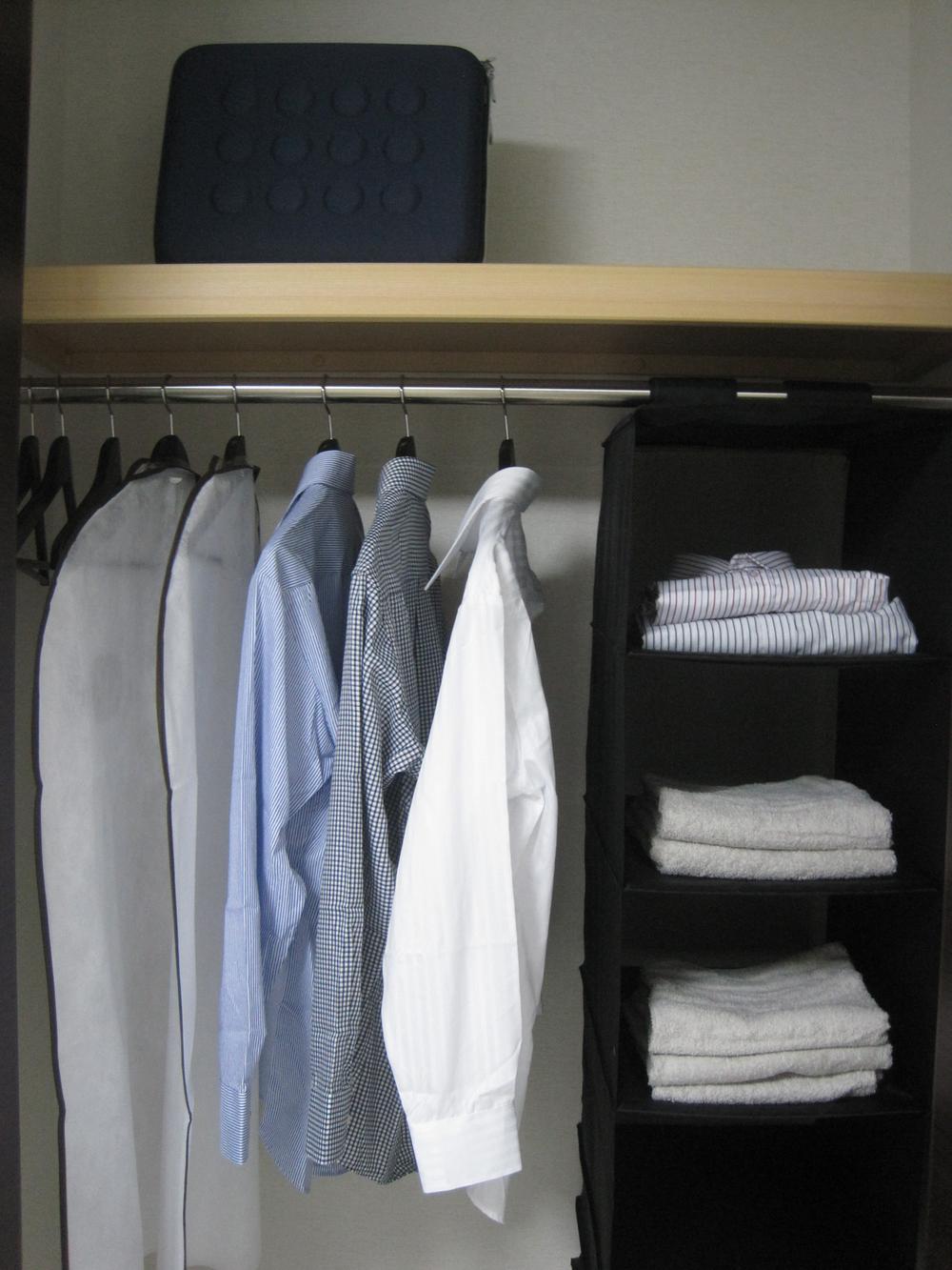 Model house photo. Also clean the room of clothes and work clothes are often husband.