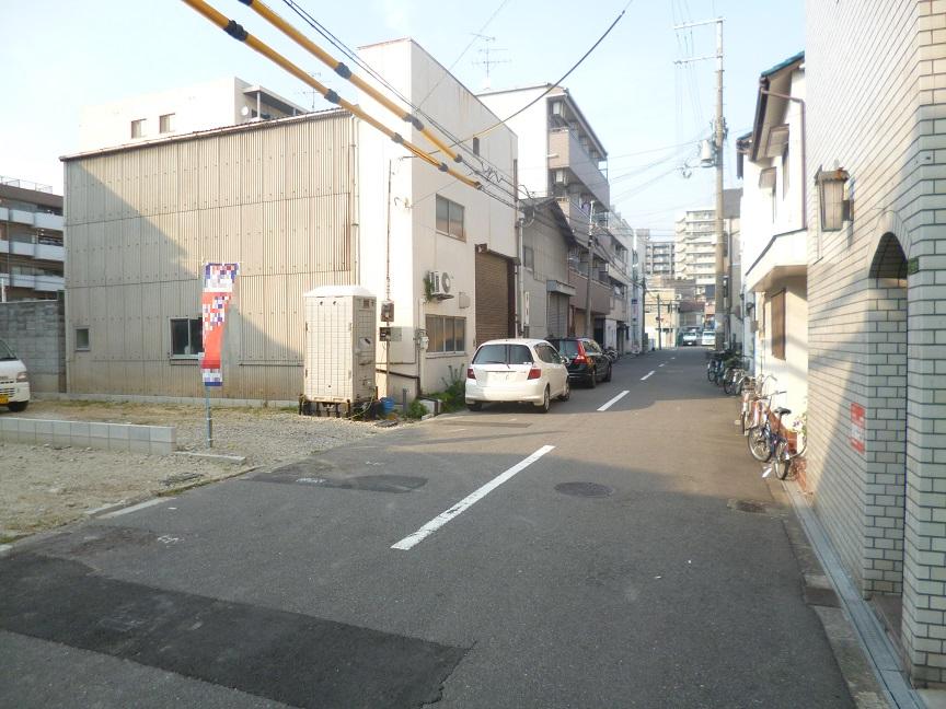 Local photos, including front road. Spacious before road width 6m to the southeast side.