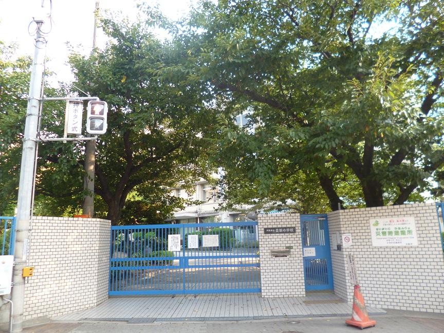 Primary school. Osaka Municipal Hoshin a 7-minute walk from the 490m Osaka Municipal Hoshin elementary school to elementary school