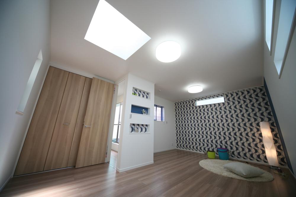 Building plan example (introspection photo). Point "lighting". Light plug from four directions, The entire room is wrapped in natural light. Unique wallpaper Ya, Cabinet, etc., It is also fun to get your likely accent