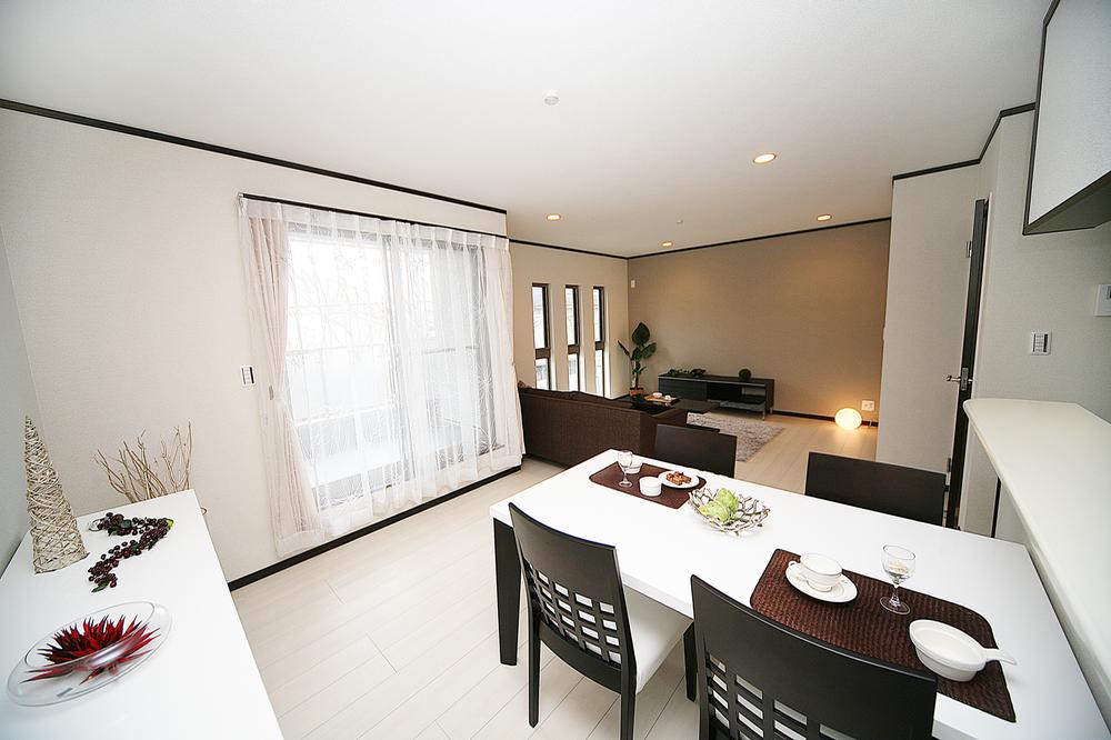 Local land photo. To cherish each time, It has shifted a little bit the placement of the dining and living room. Feel firm also ties with family, Comfortable is a good space to each other.