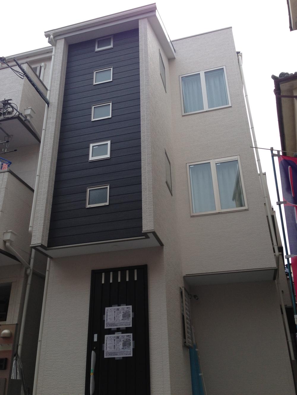 Local appearance photo. furniture ・ It is with curtain! You uninhabitable as it is!