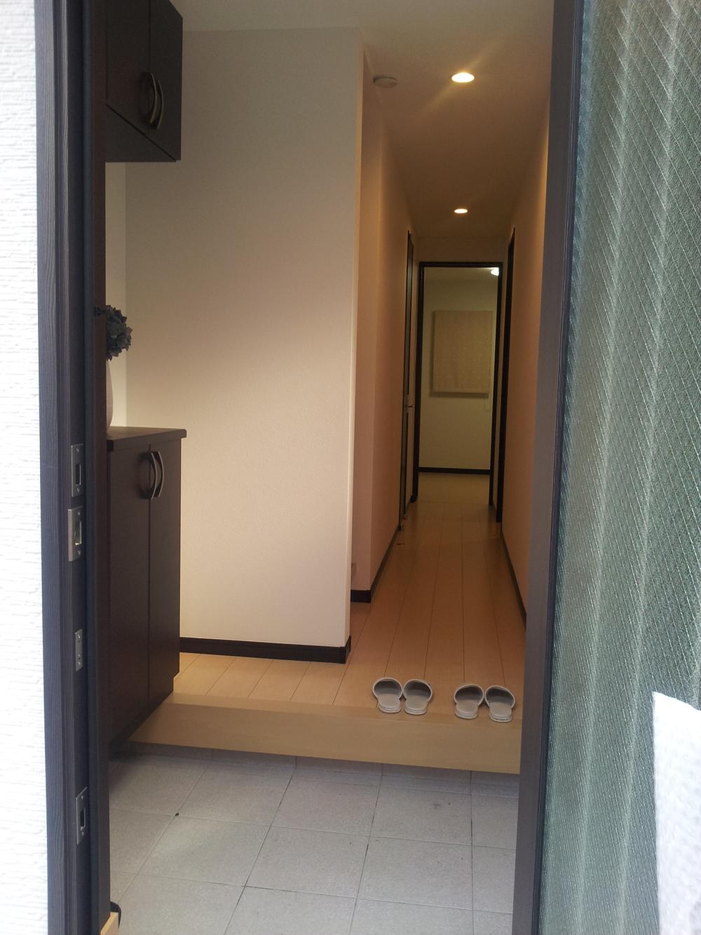 Entrance. Appearance from the front door