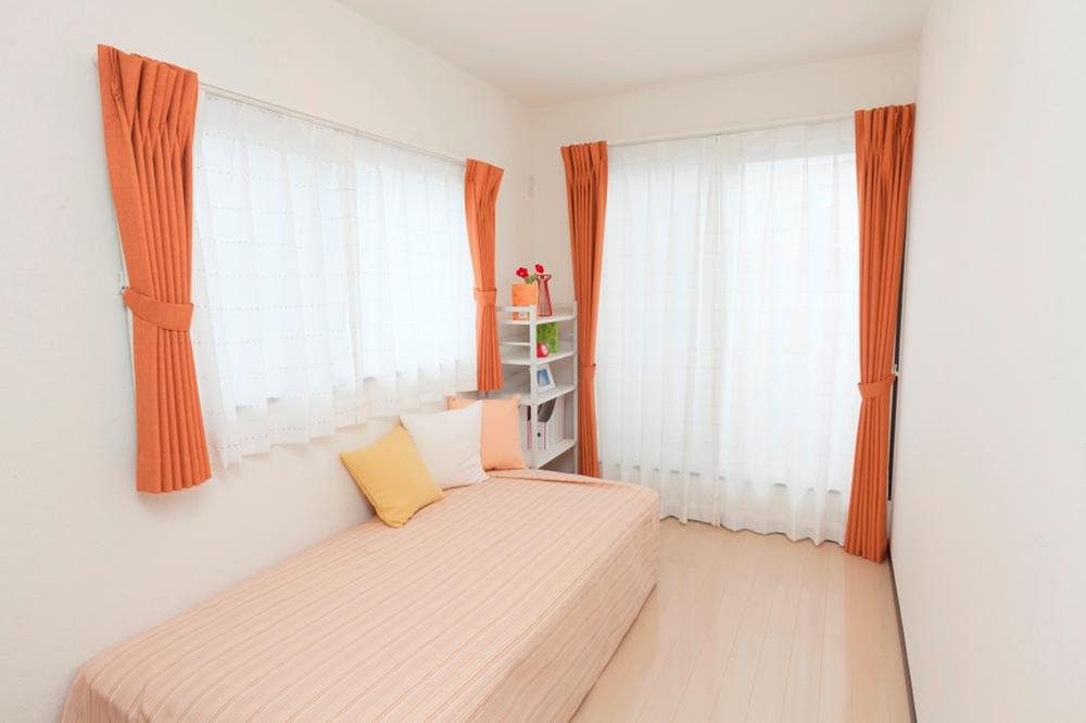 Model house photo. It is very bright because the large window there are two.