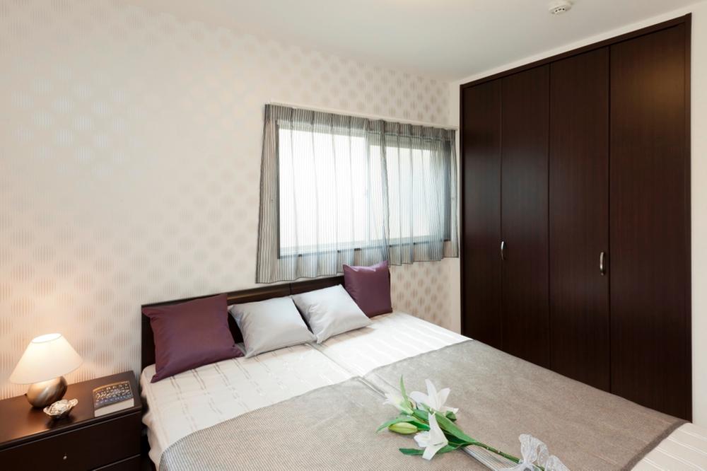 The main bedroom in the space of calm atmosphere There until the storage of large capacity!