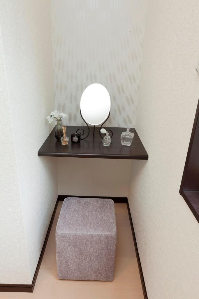 Model house photo. The master bedroom is also a gift ... your vanity to little mom, It is a useful space that can be transformed freely even in the shelf to put the stylish accessories collection!