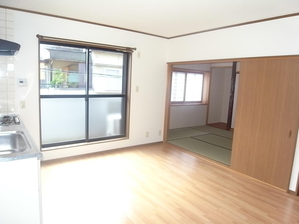 Living. The second floor living room is very bright. 