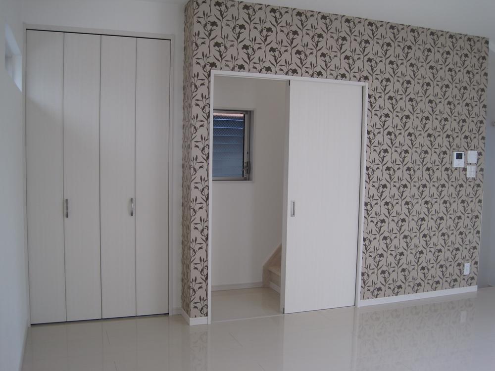 Building plan example (introspection photo). Stylish room design with a nice cross to the ceiling high LDK