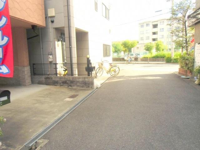 Other. Located on the front road 4m