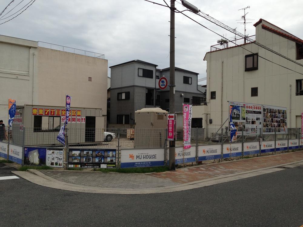 Local photos, including front road. Local (09 May 2013) Shooting