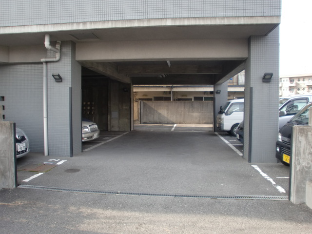 Parking lot. On-site garage roof Yes ・ Roof-free space Yes