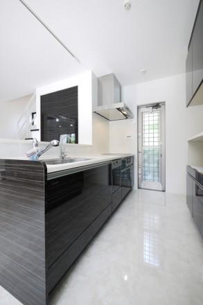 Building plan example (introspection photo). If face-to-face kitchen, Firmly check how the child. You can also enjoy dishes making while watching TV.