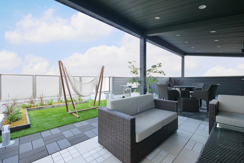 Other. Enjoy a hobby, Enjoy your friends and barbecue, Charming rooftop garden that now up to the different life style is a plus.