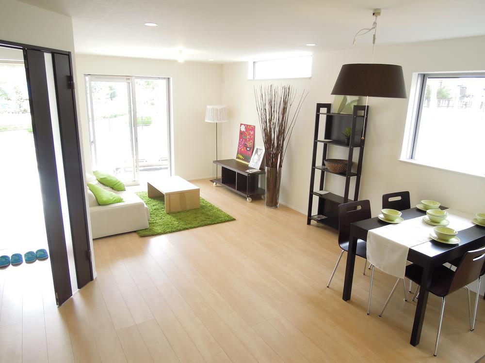 Same specifications photos (living). Same specifications