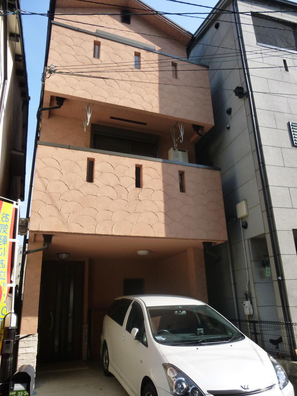 Local appearance photo. Facing south in the day preeminent