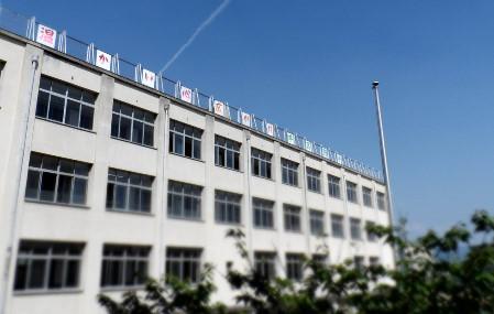 Junior high school. Go immediately to the 638m junior high school until the Osaka Municipal Itakano junior high school!