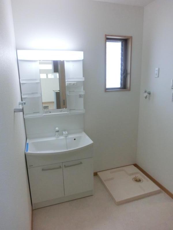 Wash basin, toilet