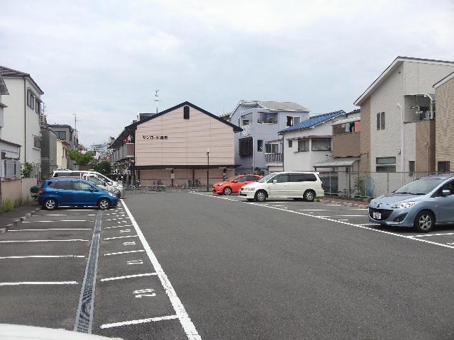 Local land photo. Although current state is the parking lot, You can road of about 5m on the south side. 7 compartment 6 compartment will be south-facing dwelling unit. Local (July 2013) Shooting