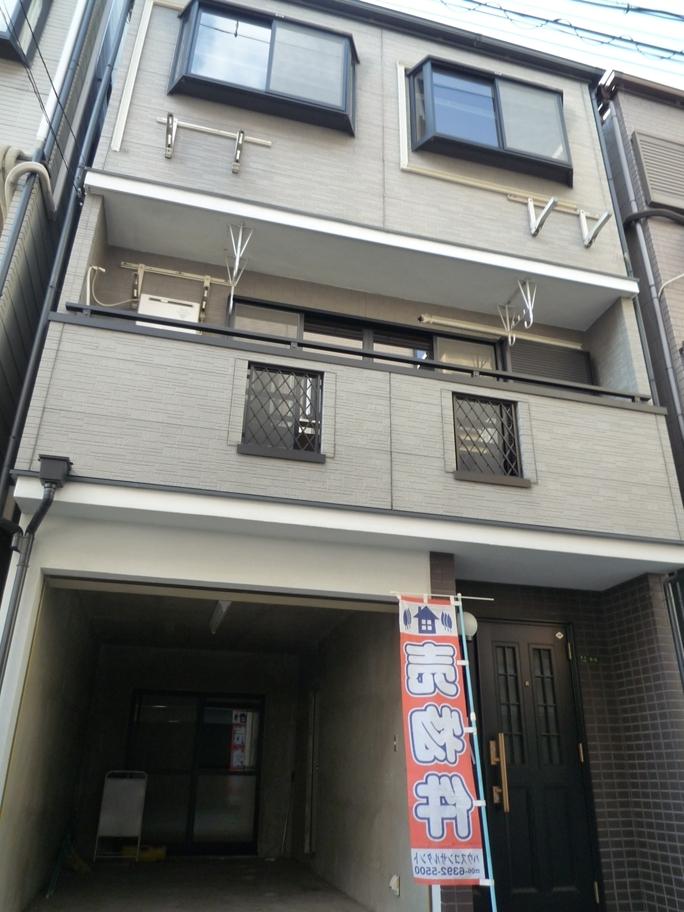 Local appearance photo. Heisei Residential home of 10 years building.