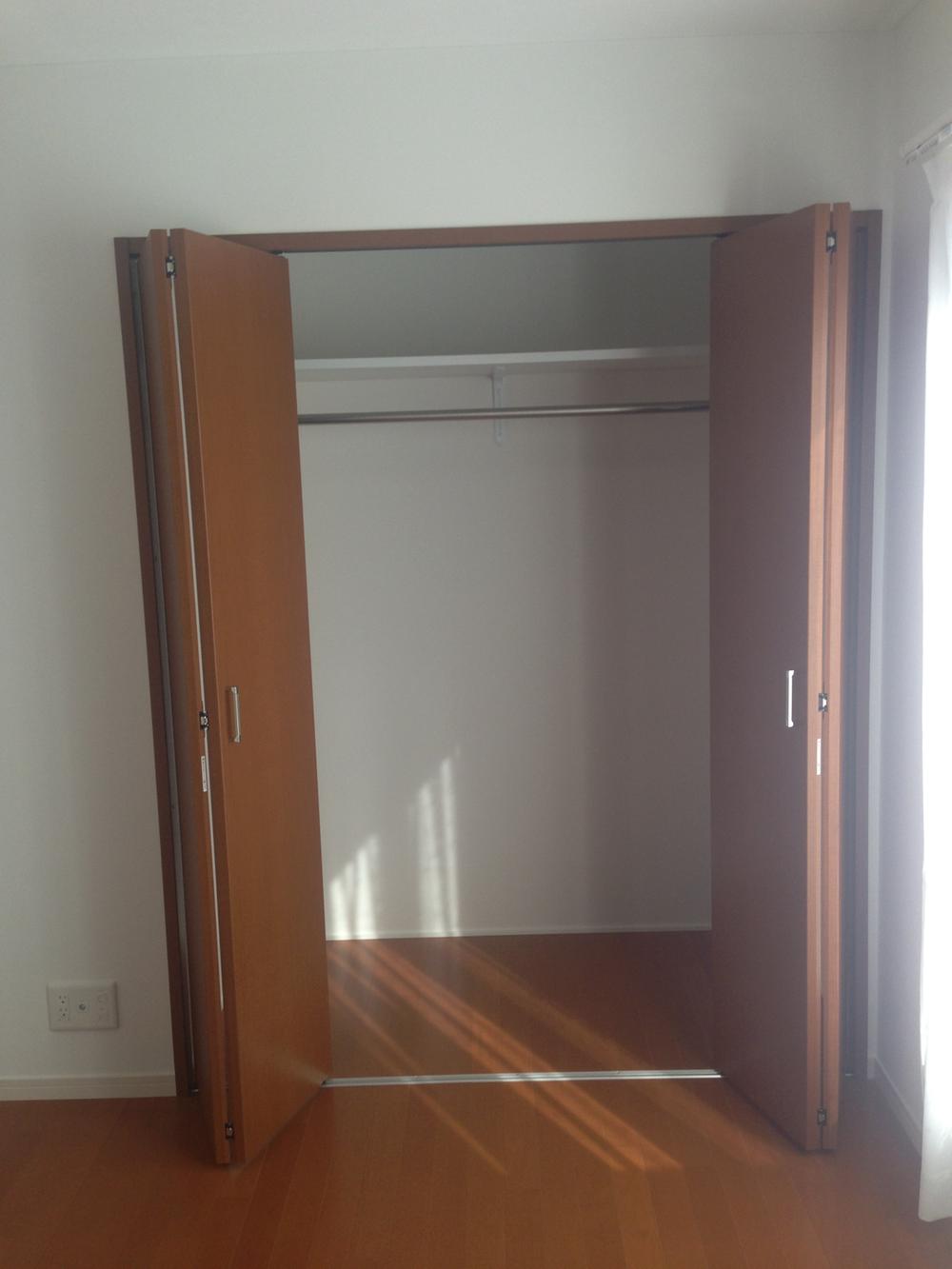 Receipt. All room with storage! Perfect for one with a lot of luggage!