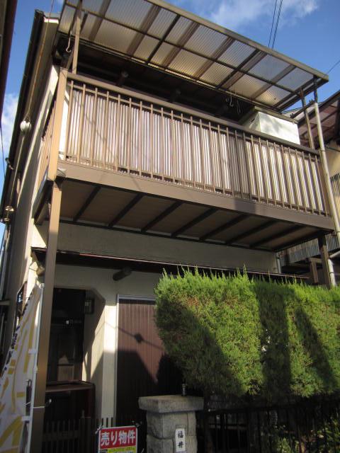 Local appearance photo. Local (12 May 2013) Shooting