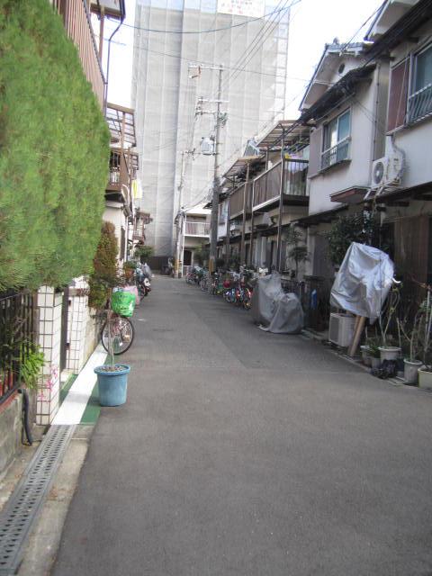 Local photos, including front road. Local (12 May 2013) Shooting