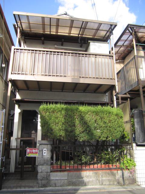 Local appearance photo. Local (12 May 2013) Shooting